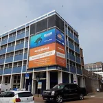 ホテル Easyhotel Scheveningen 2*