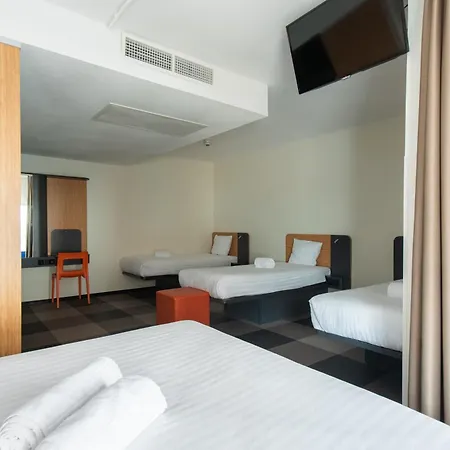 Easyhotel Scheveningen 2*