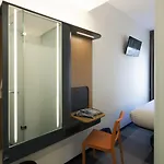 Hotell Easyhotel Scheveningen 2*