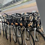 Hotell Easyhotel Scheveningen 2*