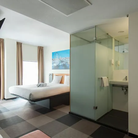Easyhotel Scheveningen 2*
