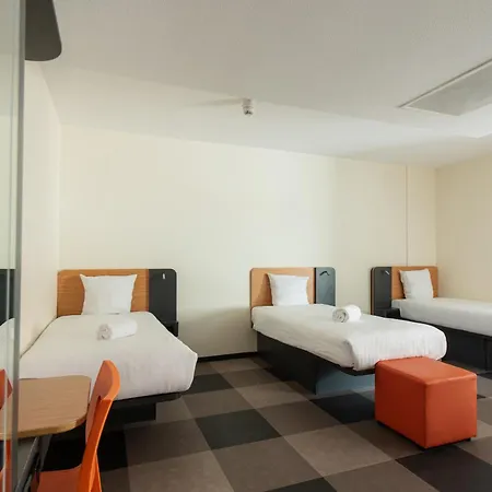 Easyhotel Scheveningen מלון