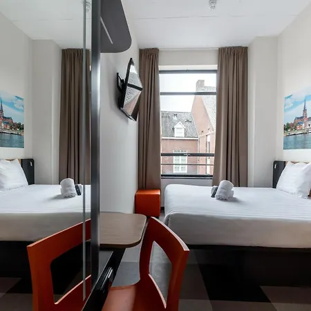 Easyhotel Scheveningen מלון 2*