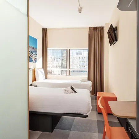 Easyhotel Scheveningen 2*