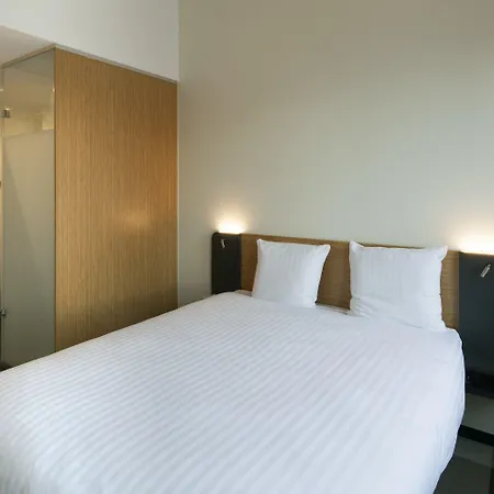מלון Easyhotel Scheveningen