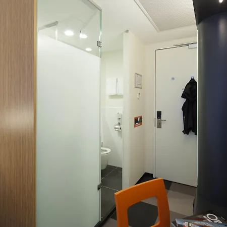 Easyhotel Scheveningen 2*