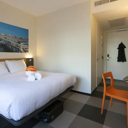Easyhotel Scheveningen 2*
