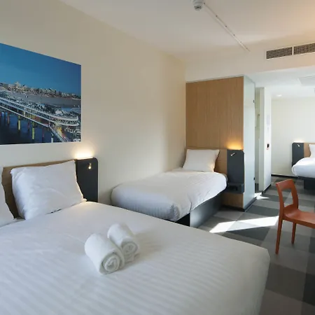 Easyhotel Scheveningen 2* האג