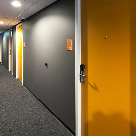 Easyhotel Scheveningen מלון