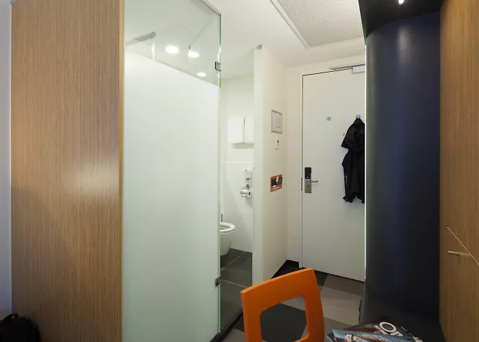 Easyhotel Scheveningen 2*