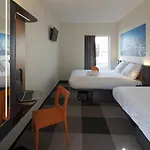 Easyhotel Scheveningen ホテル 2*
