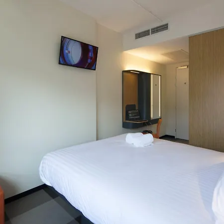 Easyhotel Scheveningen Hotel 2*